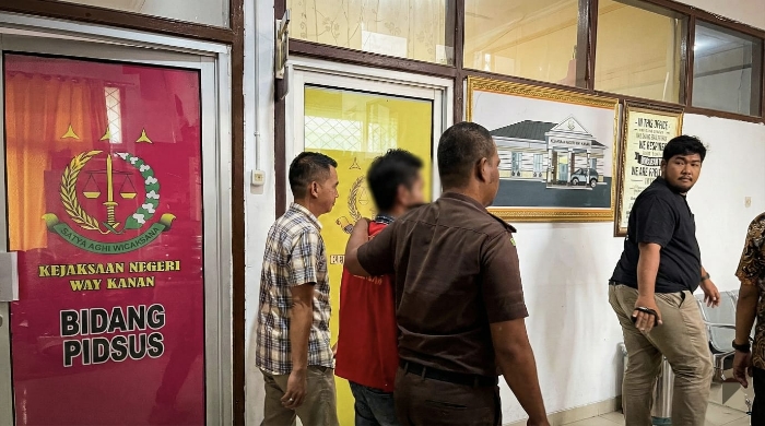 Mainkan Harga Material Bedah Rumah, Pejabat PUPR Ditahan Kejari Waykanan