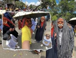 Ribuan Warga Tumpah Ruah, Pesta Budaya Sekura Meriahkan 2 Syawal di Lampung Barat