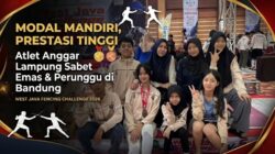 Modal Biaya Mandiri, Tiga Atlet Anggar Muda Lampung Redam Tuan Rumah dan Sabet Medali di Bandung